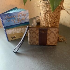 Coach New York, small wristlet, wallet. KHAKI, BROWN, PVC leather, zip’s.